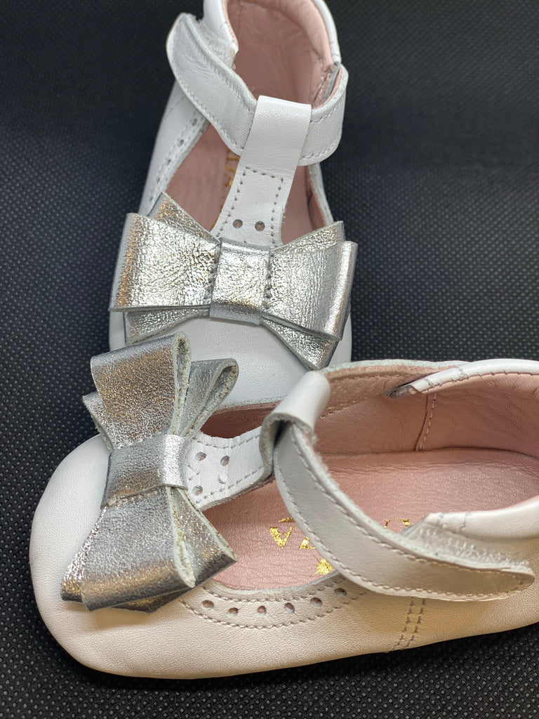 White Bow Moccasins - Baby Essentially