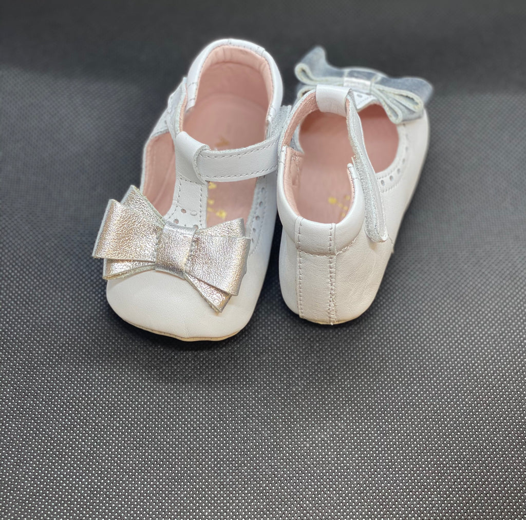 White Bow Moccasins - Baby Essentially
