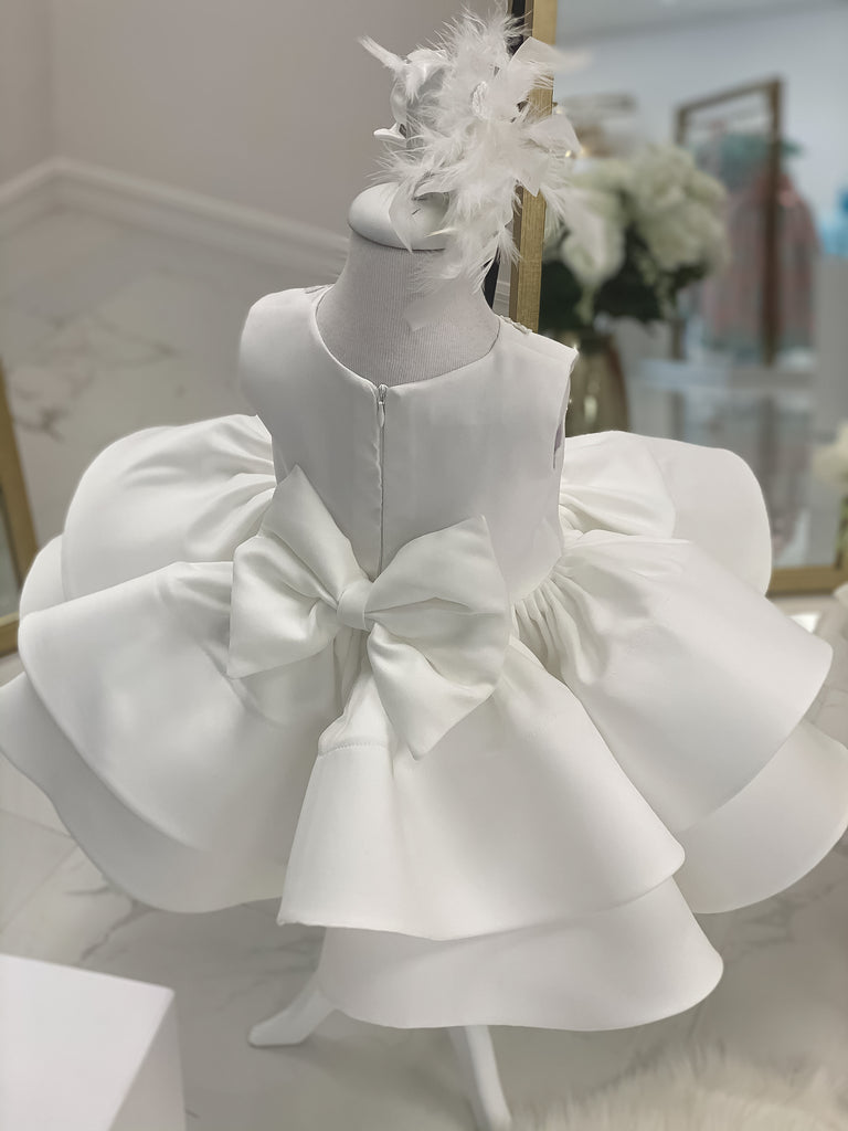 White sweet heart neck line mid length satin dress with double stair layers. Headpiece Included. Nodice has white Silver embroidery lace patch